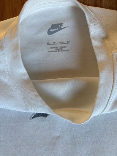 Nike top size xs excellent condition like new!