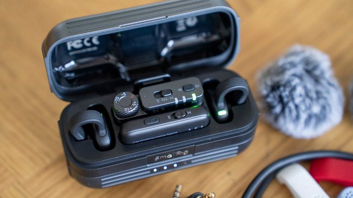 SmallRig 5716 S70 Wireless Microphone with Multi-Device Compatibility (2 TX + 2 RX + Charging Case + 9 Mic Covers)