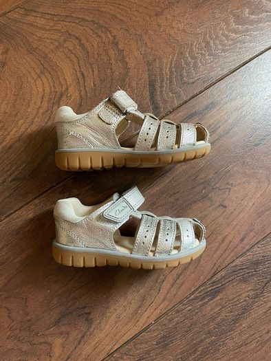 Girls sandals Clarks uk6