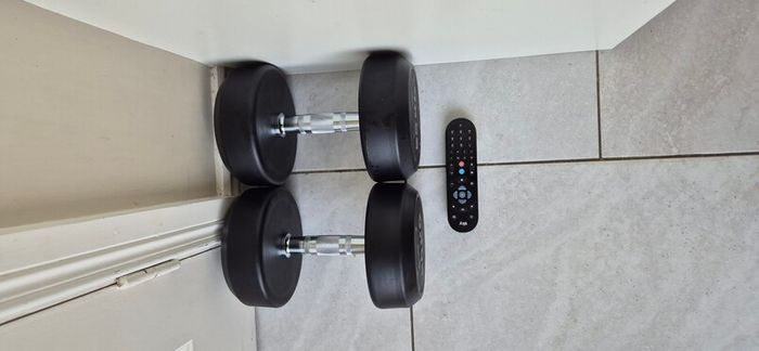 brand new 2x20kilo dumbbell weight set