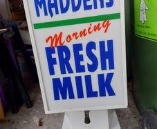 MADDENS Morning Fresh Milk Dispenser, in excellent condition