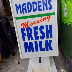 MADDENS Morning Fresh Milk Dispenser, in excellent condition