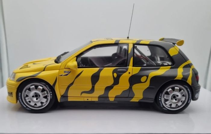 Renault Clio Maxi Presentation 1995 Ottomobile - 1/18 - New In Box