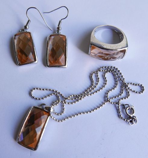 18K Gold Plated Jewellery Set - Necklace, Earrings and Ring