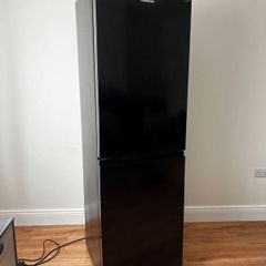 Hisense Black Freestanding Fridge Freezer