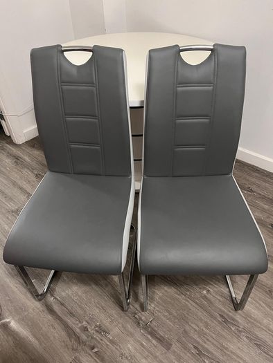 Round Dining Table with 2 Chairs
