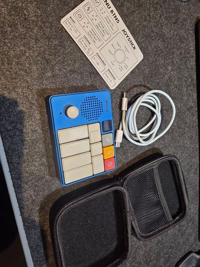 Hichord pocket audio synthesiser
