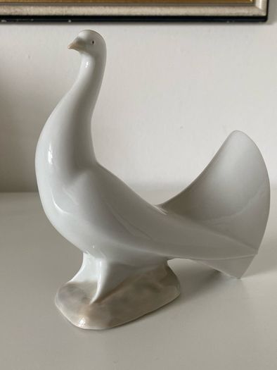 NAO Spanish dove figurine