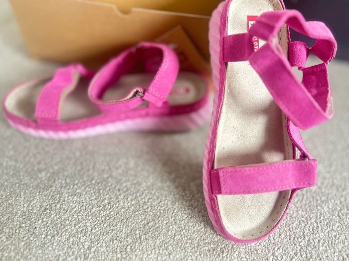BNWT Big Star sandals