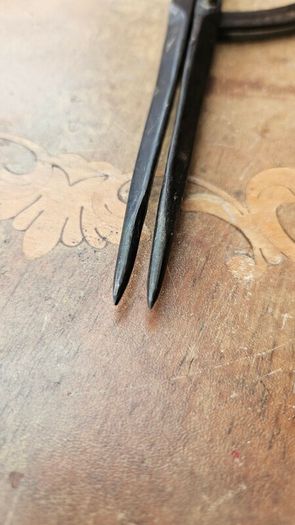 Antique wing dividers 8 3/4"