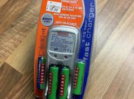 main image for ad Fameart Ni-CD and Ni-MH Battery Charger inc 4 Batteries