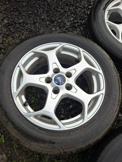 16" Genuine Ford Alloys with tyres
