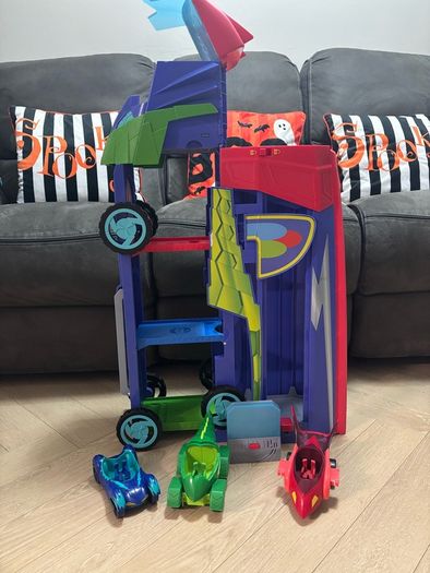 PJ Masks 2-in-1 Transforming Mobile HQ Playset