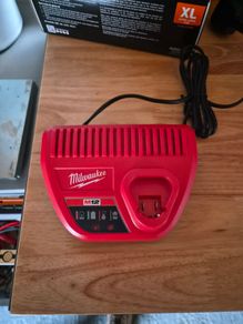 Milwalkee M12 Charger
