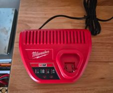 Milwalkee M12 Charger