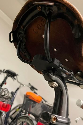 Under-saddle AirTag holder for bicycle