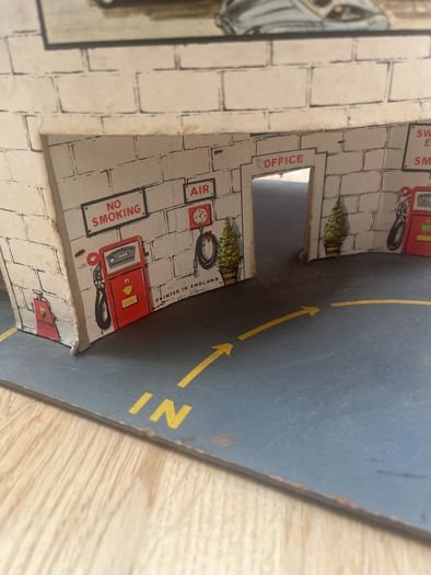 Toy Car Garage Triang Spot-On