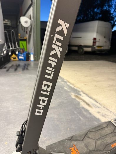 Kukirin G1 Pro Dual Motor bearly used with charger