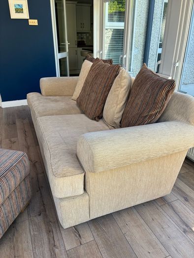 suite of furniture (3 + 2 + footstool)