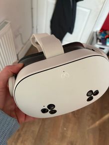 Meta Quest 3S 128GB All-In-One Mixed Reality Headset and Controllers