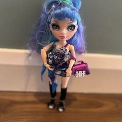 Rainbow High -Holly De'Vious (Blue) doll