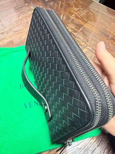 Bottega Veneta Andiamo messenger bag purse. New with dust bag