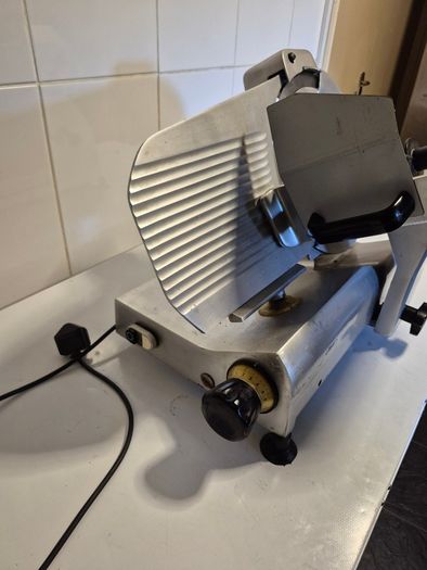 Commercial slicer