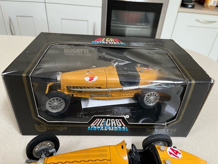 Models Cars Lot 7 + 2 1/18 Burago Defects