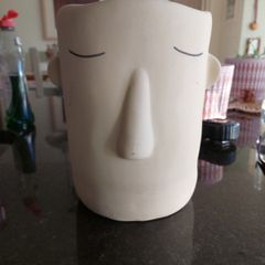 Ceramic vase/pot.