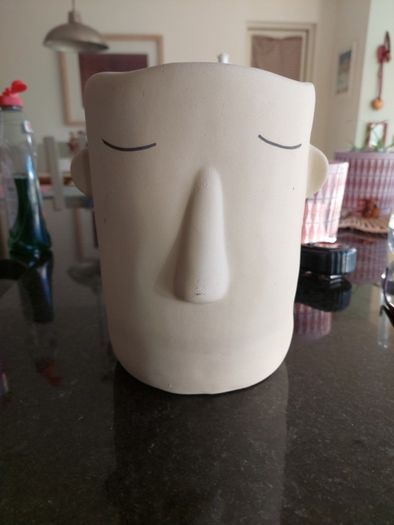 Ceramic vase/pot.