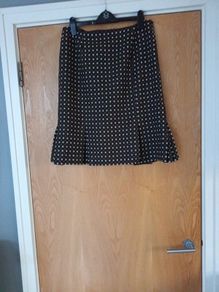 Hobbs  100% Wool Skirt.  S.14