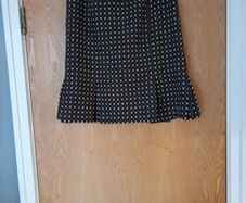 Hobbs  100% Wool Skirt.  S.14