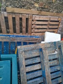 Pallets / for firewood