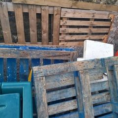 Pallets / for firewood