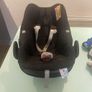 Maxi Cosi Pebble Plus car seat and isofix base Image 2