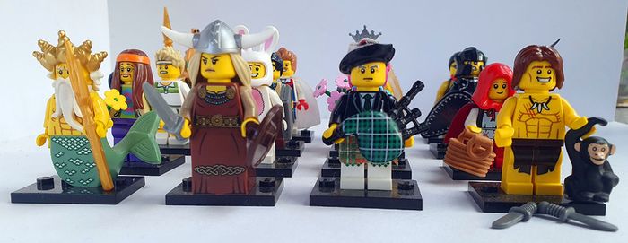 Lego Collectible Minifigures Series 7 (2012) 100% Complete