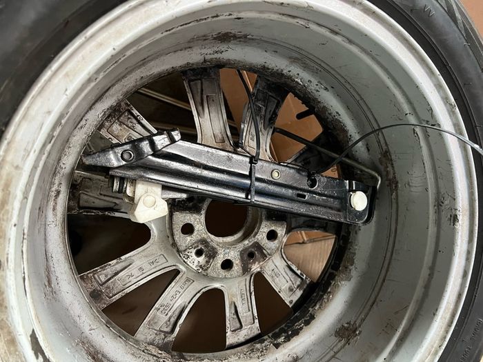BMW Spare wheel full size and genuine jack F10 F11
