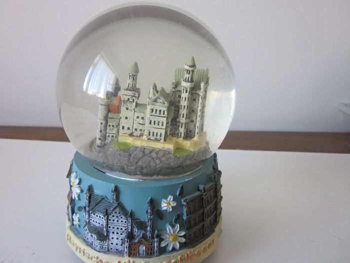 Vintage Musicial Snow Globe Bavarian Castles with Music  Edelweiss