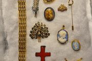 Rare Find: 16 Vintage items Bundle