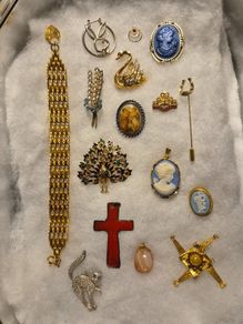 Rare Find: 16 Vintage items Bundle