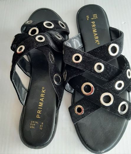 New sandles size 8 tag attached