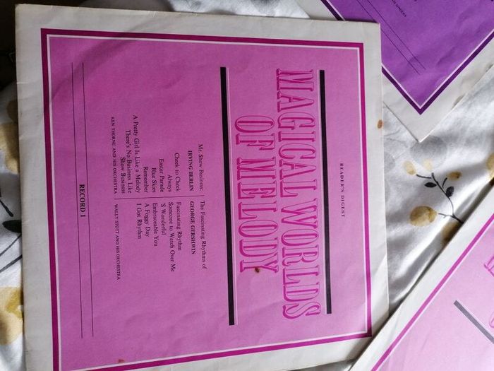 Collection of records  the readers digest. Magical  worlds of  melody. Please not No. 5 missing have the sleeve. See photos