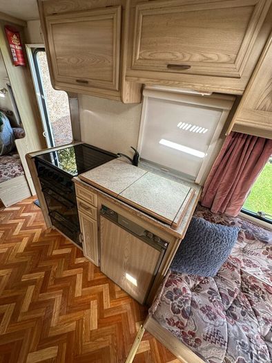 5 berth lunar caravan