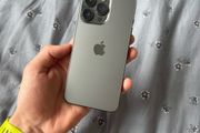 iPhone 13 Pro 256GB Unlocked + Charger