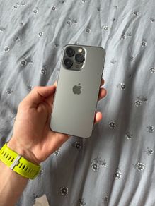 iPhone 13 Pro 256GB Unlocked + Charger