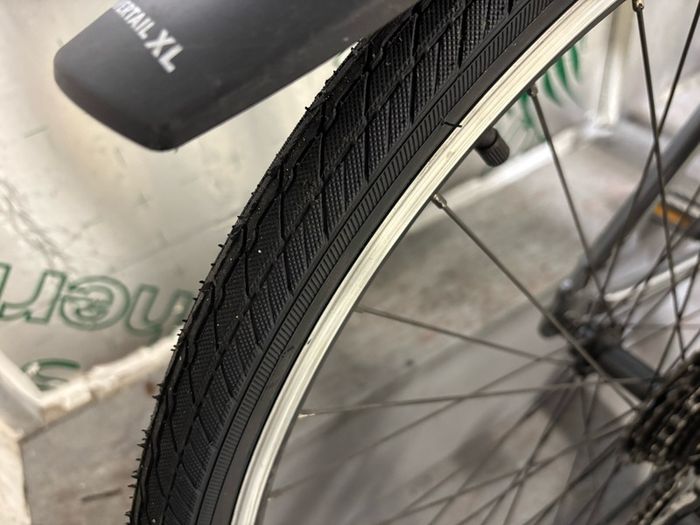 Apollo Guru Gents hybrid bike with lock, mudguards and lights