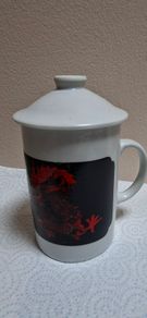 colour change cup. Picture changes from dragon to great wall of china when hot liquid added.