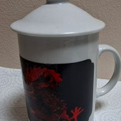 colour change cup. Picture changes from dragon to great wall of china when hot liquid added.