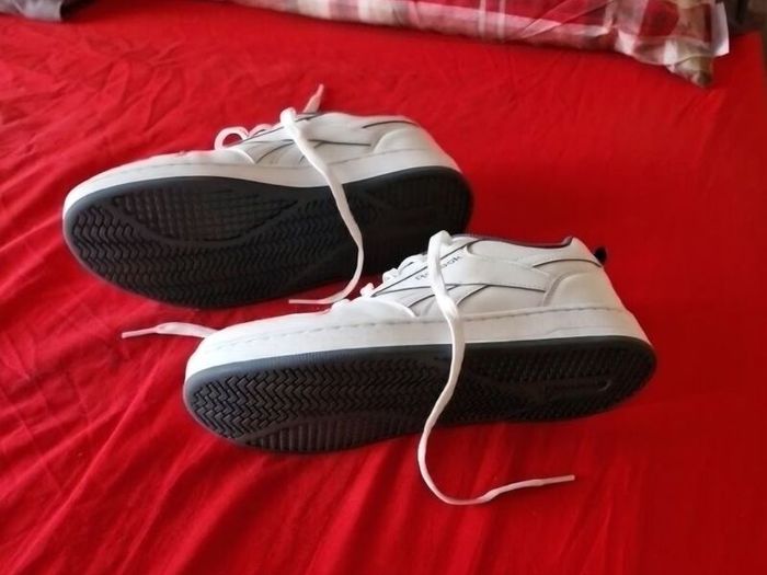 White reebok runners, UK 5