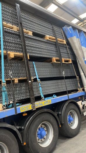 Drive in pallet Racking